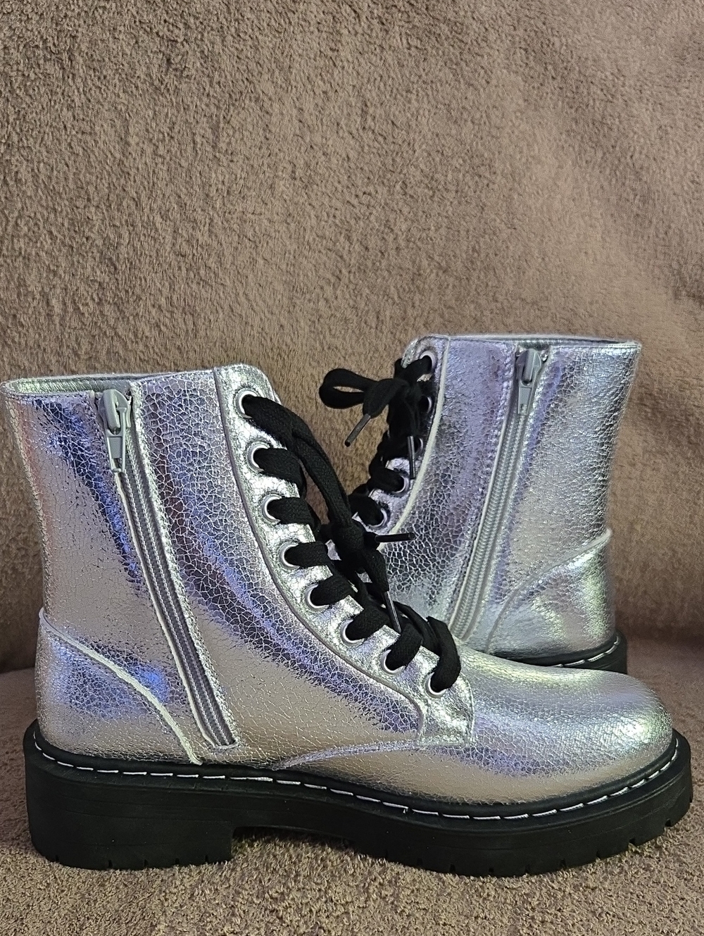Trendy Silver Metallic Combat Boots - New Size 8.5 - Picture 5 of 10